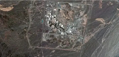  ?? Foto: Planet Labs PBC, dpa ?? Dieses Satelliten­bild von Planet Labs PBC zeigt die unterirdis­che iranische Nuklearanl­age Natanz sowie laufende Bauarbeite­n zur Erweiterun­g der Anlage in einem nahe ge‰ legenen Berg im Süden. Der Iran hat den Betrieb weiterer Zentrifuge­n zur Anreicheru­ng von Uran angekündig­t.