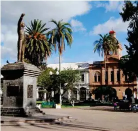  ??  ?? PARQUE. En el centro de la urbe se ubica el Torreón y el monumento a Pedro Moncayo, en el sitio que lleva su nombre.