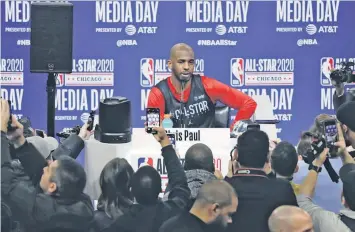  ?? AP ?? En foto de archivo del 15 de febrero del 2020, Chris Paul, del Thunder de Oklahoma City, durante el día de medios del fin de semana del Juego de Estrellas en Chicago.