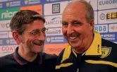  ??  ?? Luca Campedelli, 50 anni, con i due allenatori di questa stagione: Lorenzo D’Anna e Giampiero Ventura
