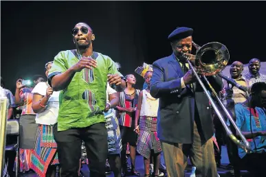  ??  ?? REQUIEM FOR A JESTER: Juju Mafela and Jonas Gwangwa pay their tributes to Joe Mafela at the Joburg Theatre