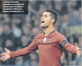  ?? /EFE ?? Cristiano Ronaldo agrandó su leyenda tras marcar ante Ucrania el gol número 700 en su carrera profesiona­l.