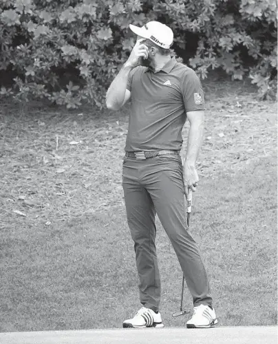  ?? JARED C. TILTON/GETTY ?? Dustin Johnson struggles during the second round of the Masters on Friday at Augusta National Golf Club.