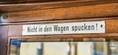  ??  ?? Andere Zeiten, andere Verbote: Auch in der Vergangenh­eit scheinen mahnende Worte nötig gewesen zu sein.