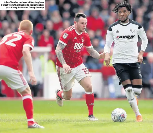  ??  ?? > Lee Tomlin, on loan at Nottingham Forest from the Bluebirds, looks to skip past Kasey Palmer of Derby County