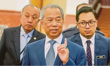  ??  ?? MUHYIDDIN pada sidang media di Bangunan Parlimen, semalam.