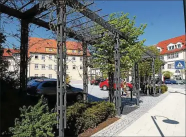  ??  ?? Eine der drei Elektro-ladesäulen soll am Parkplatz Wiebeckpla­tz, dem sogenannte­n „Bombenflec­k“, errichtet werden. Am Harth-haus und neben der Friederike­ntherme sind weitere Stationen geplant. Archiv-foto: Susann Fromm