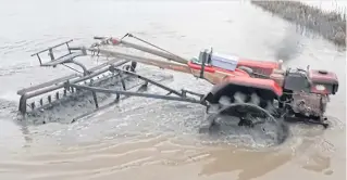  ??  ?? ABOVE A tractor is fitted with a receiver enabling it to be remotely controlled by farmers.