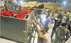  ?? Picture: ESSAM ?? People react next to the body of a casualty outside al-Hussain coronaviru­s hospital after a fire, in Nassiriya, Iraq yesterday.