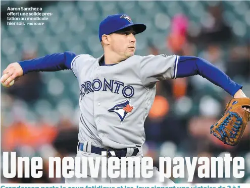  ??  ?? Aaron Sanchez a offert une solide prestation au monticule hier soir.