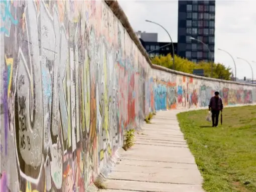  ??  ?? Some of the Berlin Wall still stands as a reminder to future generation­s (Fabiano Rebeque/Flickr)