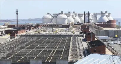  ?? NiCOLAuS CzARnECki / HERALD STAff ?? UK STRAIN: Sewage samples are being taken from Massachuse­tts Water Resources Authority's Deer Island Sewage Treatment Plant in Boston.