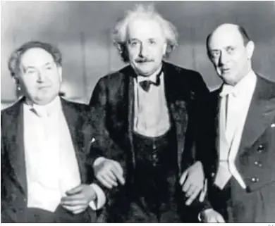  ?? D. S. ?? Leopold Godowski, Albert Einstein y Arnold Schoenberg en el Carnegie Hall de Nueva York (1934).