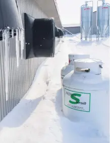  ??  ?? L’élément positif de l’hiver, c’est la baisse du prix du propane.