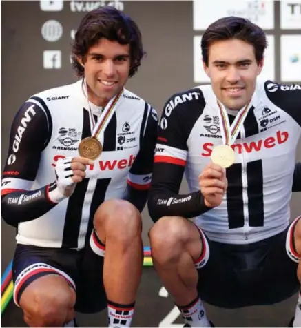  ?? FOTO PHOTO NEWS ?? Michael Matthews, Tom Dumoulin en Sam Oomen op het podium voor Team Sunweb.