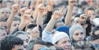  ?? FOTO: DEDERT/DPA ?? Gegen die Radikalisi­erung von Muslimen wendet sich der freie Schriftste­ller Rachid Boutayeb.