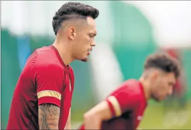  ??  ?? Lucas Ocampos, durante uno de los entrenamie­ntos en Alicante de esta semana.