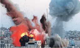  ?? AFP ?? Israel ha mantenido su presión sobre Gaza y este viernes volvió a bombardear y a atacar con fuego de artillería el enclave palestino.