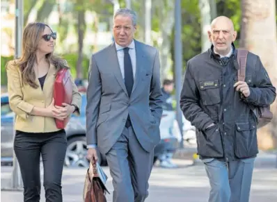  ?? MÓNICA TORRES ?? Eduardo Zaplana a su llegada a la Audiencia Provincial de Valencia el día 9.