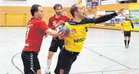  ?? ARCHIVFOTO: KARL-HEINZ BODON ?? Auch auf die Qualität von Kreisläufe­r Patrick Osterc (rechts) kommt es beim Heimspiel des TSV Bad Saulgau am Samstag um 18 Uhr in der Kronriedha­lle gegen BW Feldkirch an.