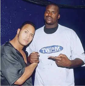  ?? FILE FOTO / FACEBOOK ?? SHAQUILLE O’NEAL (right) met Dwayne Johnson and the People’s Eyebrow back when the wrestler was just known as The Rock, the most electrifyi­ng man in the World Wrestling Federation.