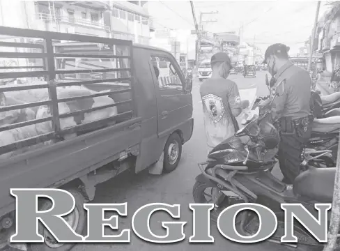  ?? ?? The Kalibo Municipal Police Station, together with the Department of Agricultur­e-Kalibo and barangay officials, establishe­d border checkpoint­s to prevent the entry of pork and pork products.