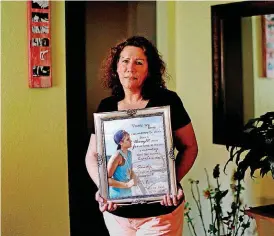  ?? [PHOTO BY BRYAN TERRY, THE OKLAHOMAN] ?? Sylvia Stevens holds a picture of her deceased daughter Sandra Stevens inside Sylvia’s Oklahoma City home on May 27, 2015.