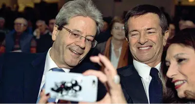  ?? (Ansa) ?? A MilanoIl premier Paolo Gentiloni, 63 anni, con il candidato governator­e lombardo del Pd Giorgio Gori, 57