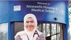  ??  ?? MARYAM mengikuti program klinikal di NHS di United Kingdom.