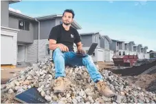  ?? Picture: JOHN GASS ?? Tiler Emmanuel Ibrahim at a work site in Coomera.