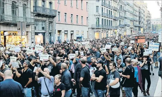  ?? NAZARET ROMERO / ACN ?? Aspecto de la manifestac­ión a su paso por Pelai, ayer por la tarde en el centro de Barcelona