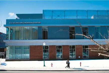  ?? COURANT FILE PHOTO ?? Students walk by the C.J. Huang Recreation Center at Central Connecticu­t State University.