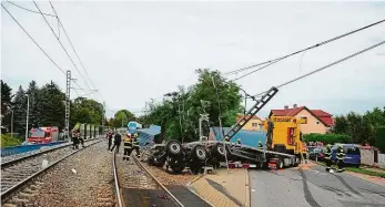  ??  ?? Zůstal stát Jako bezvědomí vysvětluje svůj zdravotní stav v době nárazu vlaku srbský řidič tahače Volvo. Závory prolomit podle svých slov nechtěl, aby je neponičil.