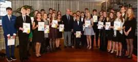  ?? (Photo Gaëtan Luci/Palais Princier) ?? Le prince Albert II leur a remis des diplômes lors d’une cérémonie.