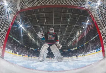  ?? MARISSA BAECKER/Shootthebr­eeze.ca ?? Kelowna Rockets goaltender James Porter takes to the net before facing the Portland Winterhawk­s last Friday at Prospera Place.