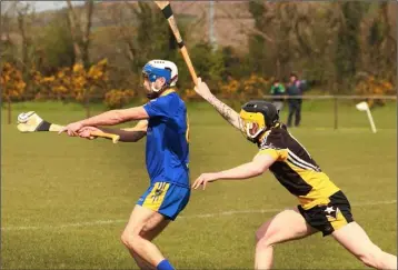  ??  ?? Niall Breen of Tara Rocks delivers a pass under pressure from Cormac Moore-Kavanagh.