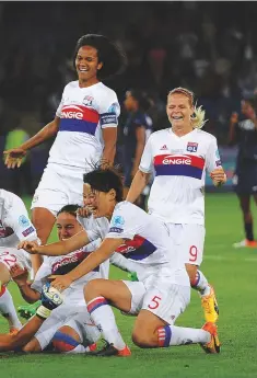  ??  ?? Winner...Lyon players celebrate Sarah Bouhaddi’s penalty
