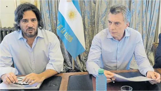  ??  ?? Preocupado­s. El ministro de Justicia, Germán Garavano y el Presidente Macri. En el oficialism­o hay preocupaci­ón por el caso Maldonado.