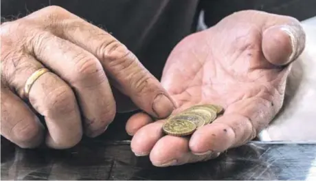  ??  ?? El sistema de pensiones es un espejo de lo que ocurre en el mercado laboral.