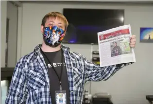  ?? NEWS PHOTO MO CRANKER ?? Ryan Bartsoff shows off his feature story in last year’s winners edition.