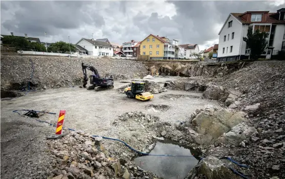  ?? Bild: Jesper Jäger Ärlestad ?? Varbergs just nu största grop avslöjar hur marken ser ut under våra fötter.