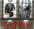  ?? FOTO: SVEN HOPPE/DPA ?? Esprit-Logo an einer Filiale: Der Modekonzer­n hat ein Schutzschi­rmverfahre­n beantragt.