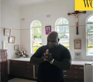  ?? BRAM JANSSEN / THE ASSOCIATED PRESS ?? Fidelis Mukonori, a Catholic priest who mediated talks with Zimbabwe’s former president Robert Mugabe, prays after mass in Chishawash­a, Sunday. Mugabe knew it was “the end of the road” days before he quit, Mukonori says.