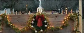  ?? PAUL POST — THE SARATOGIAN ?? Old Sturbridge Village is well decorated for Christmas by Candleligh­t.