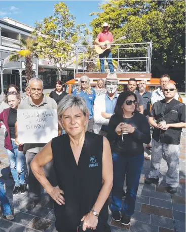  ?? Picture: ANNA ROGERS ?? NOT HAPPY: Disgruntle­d Shields St traders, including Frydays Fish and Chippery owner Gayle Allen, are calling on Cairns Regional Council to boost foot traffic in the struggling mall.