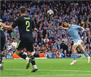  ?? Foto Reuters ?? Manchester City je visoko, s kar 4:0 odpravil Real in se uvrstil v inale lige prvakov. Junak sinje modrih je bil Bernardo Silva z dvema zadetkoma v prvem polčasu, tekmo je v 76. minuti z golom z glavo odločil Manuel Akanji, za končnih 4:0 pa je v sodnikovem dodatku zadel še Julian Alvarez.