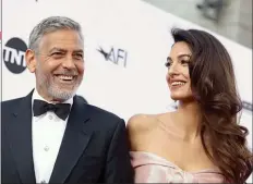  ??  ?? GLAMOUR. George Clooney llegó de la mano de su mujer, Amal, dueña de un charme digno de estrella de Hollywood.