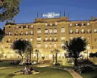  ?? FOTO: ARCHIV FREMDENVER­KEHRSAMT REGION EMILIA ROMAGNA ?? Das Grand Hotel Rimini ist eine der feinsten Adressen an der Adria.