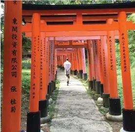  ??  ?? Fushimi Inari shrine near Kyoto