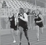  ?? Tim Godbee ?? Two Calhoun and a Sonoravill­e sprinter try to find another gear as they race to the finish line at last week’s County Line Meet at Gordon Central.